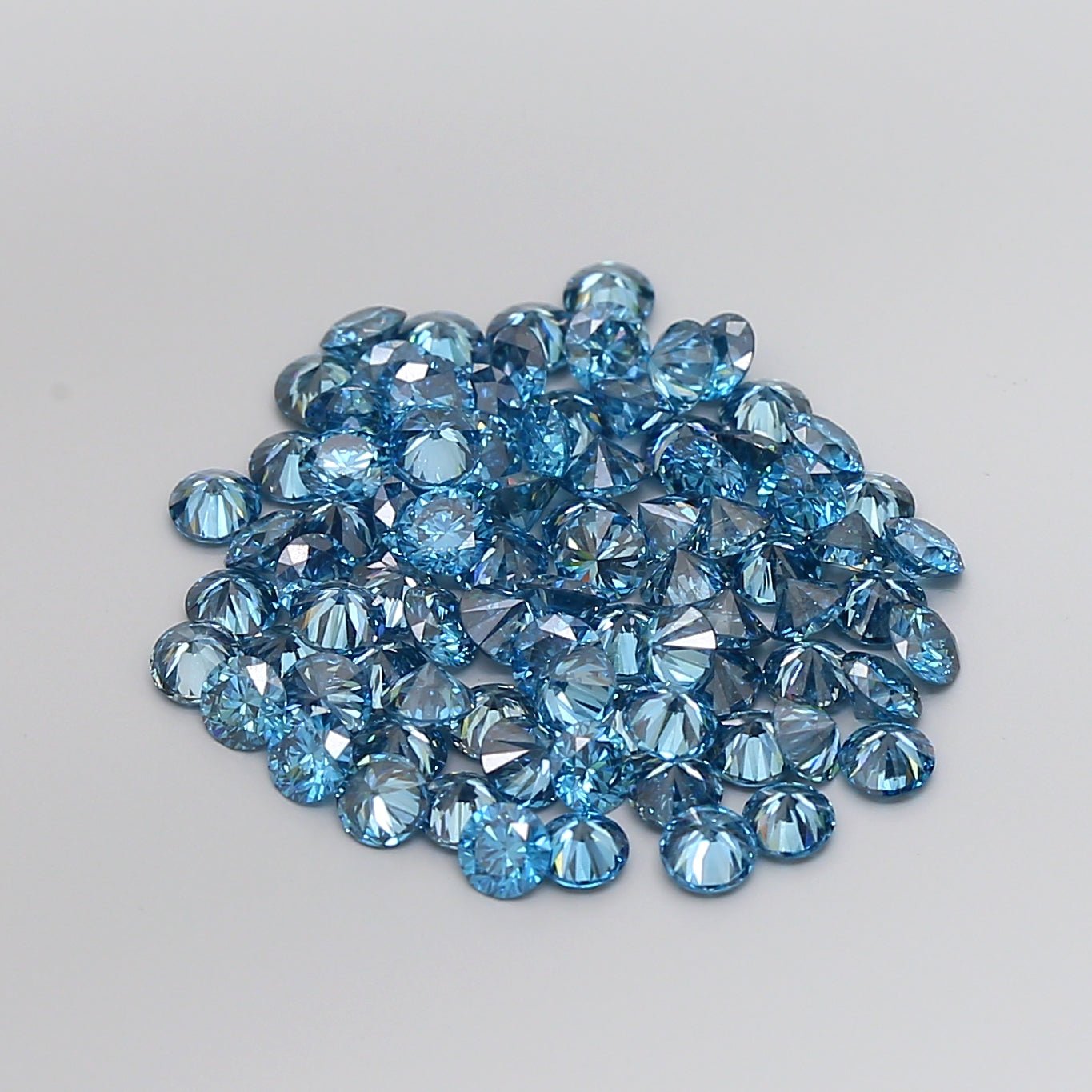 3.9mm Blue Round Brilliant Lab Grown Diamond - The Carat Club