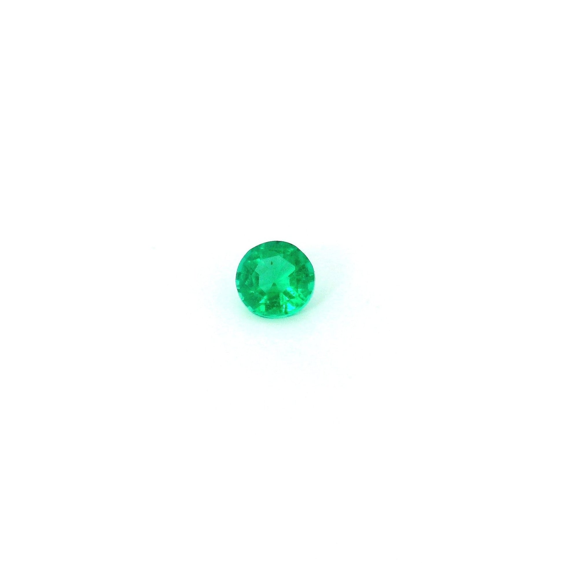 5mm Round Natural Emerald - The Carat Club