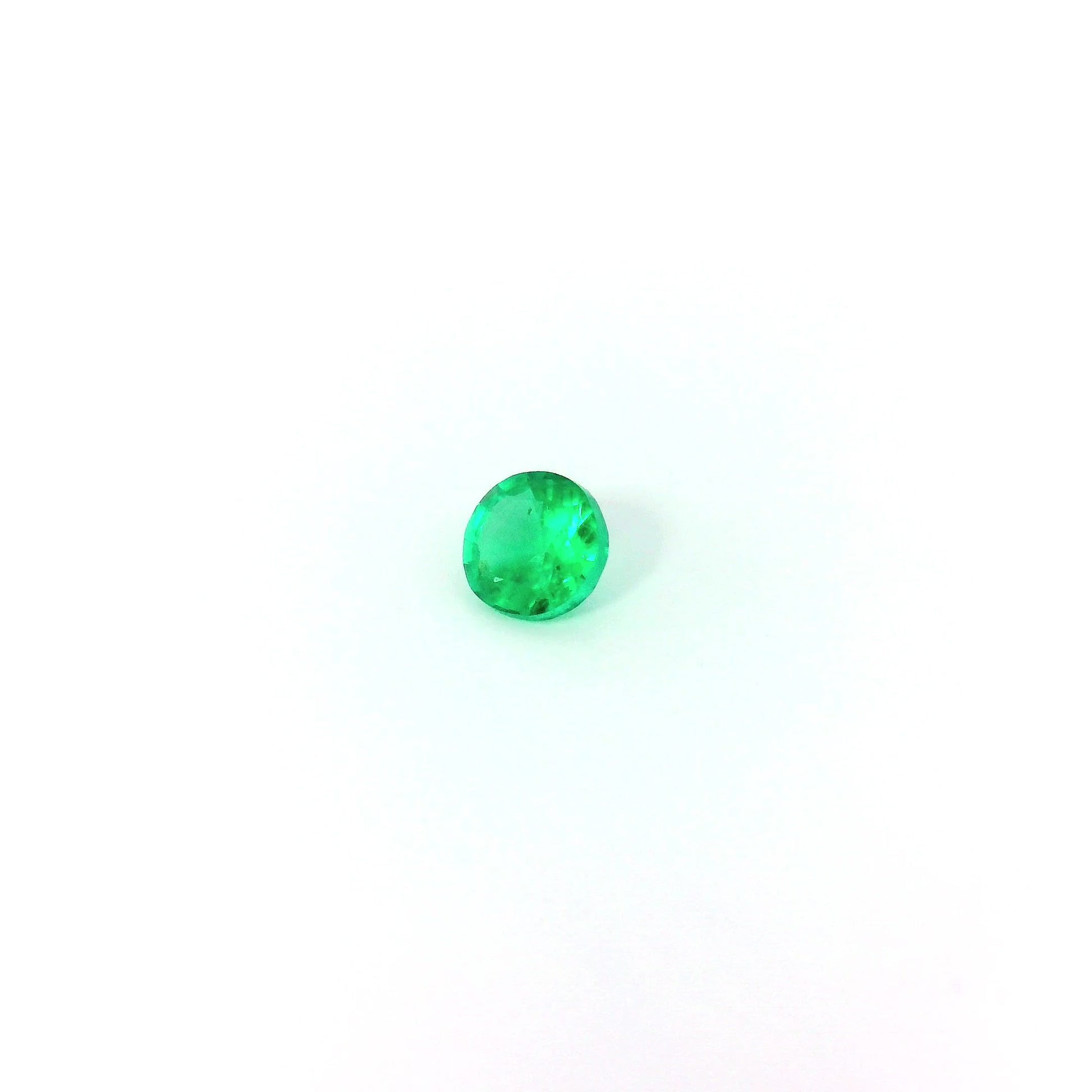 Loose round brilliant emerald gemstone